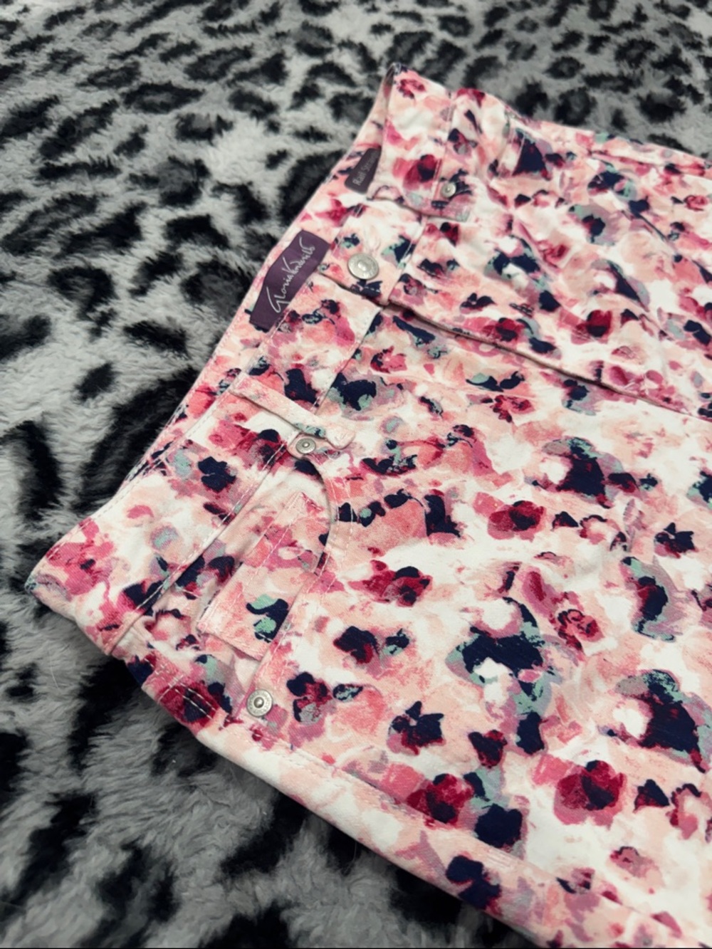 Gloria Vanderbilt Pink Floral Capri Shorts - Picture 3 of 6